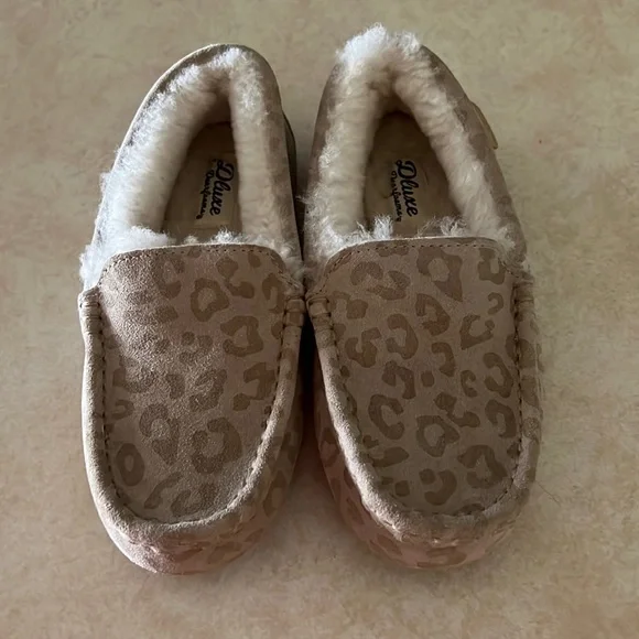 Women’s Deluxe by dearfoams Fernie Genuine Shearling Moccasin Slippers Size 6 - Picture 1 of 12